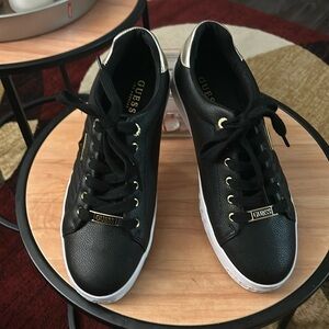 Woman’s Guess sneakers